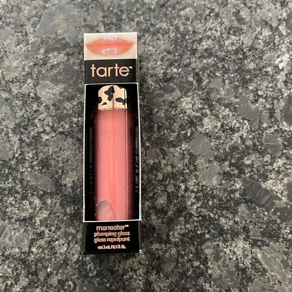 Tarte Maneater Plumping Gloss in Buff get plumper more youthful lips in a swipe! - Picture 5 of 5
